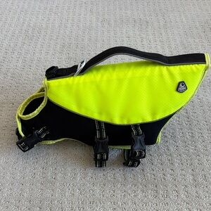 Arcadia Trail High-Visibility Dog Flotation Coat in Neon Yellow and Black Size S